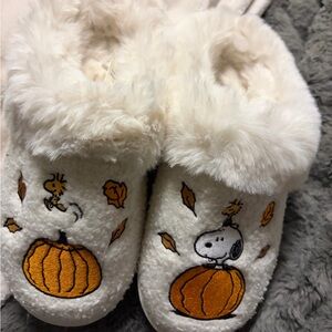 American Eagle Outfitters Cream and Orange Pumpkin Slippers